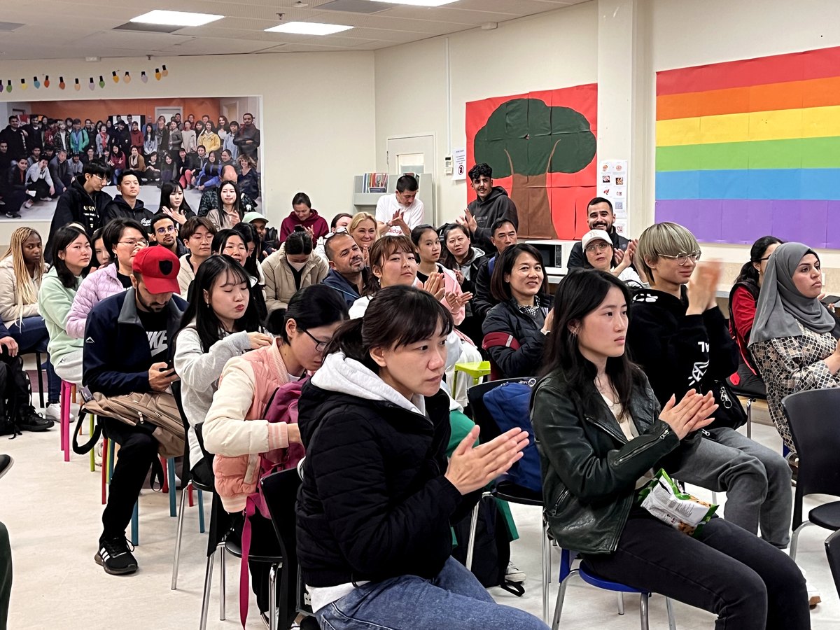 WIE students listening during a structured academic English class